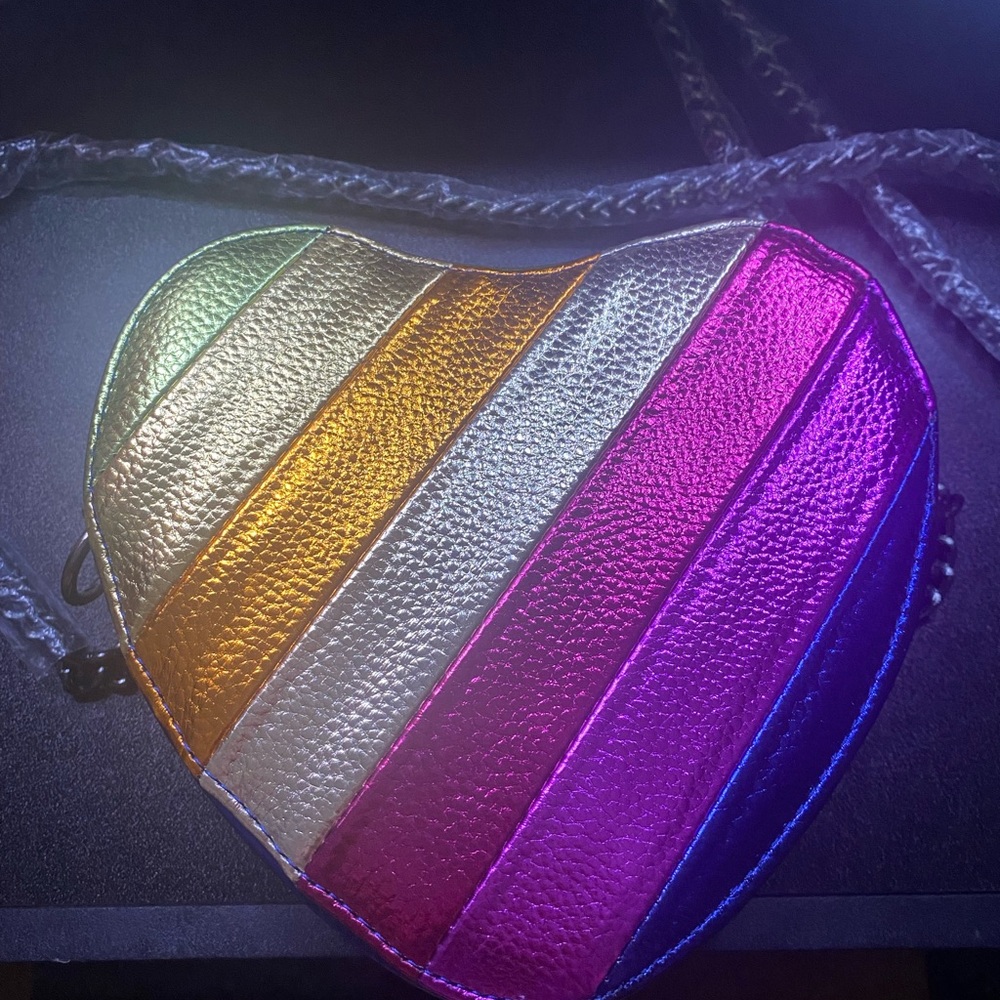 Purse , and im selling this cute wonderful purse.